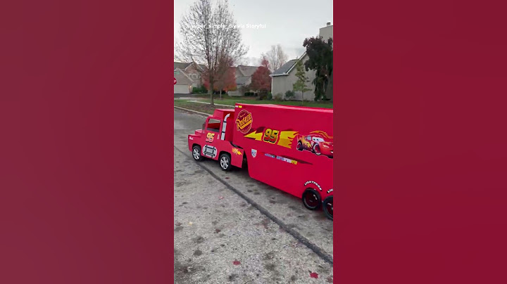 This creative dad totally wins Halloween!