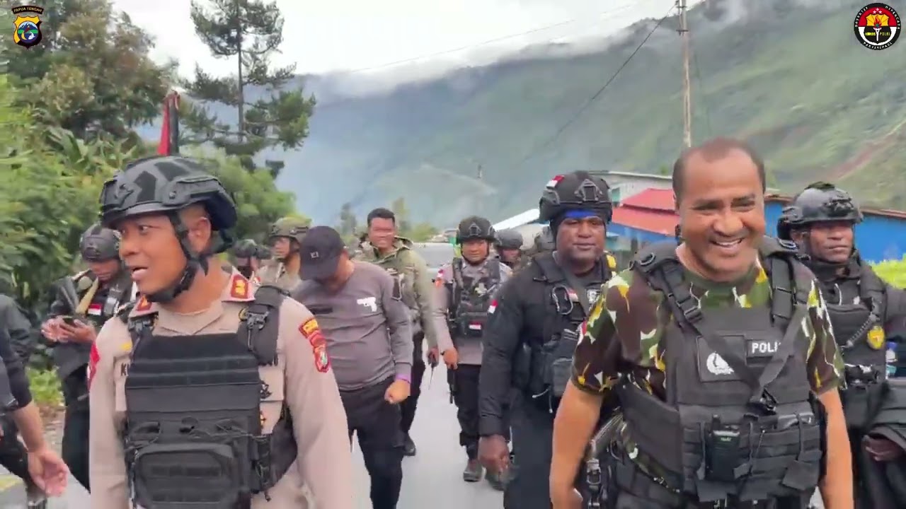 Patroli Mobile dan Patroli Jalan Kaki Kapolda Papua Tengah Bersama PJU dan Kapolres Puncak Jaya.