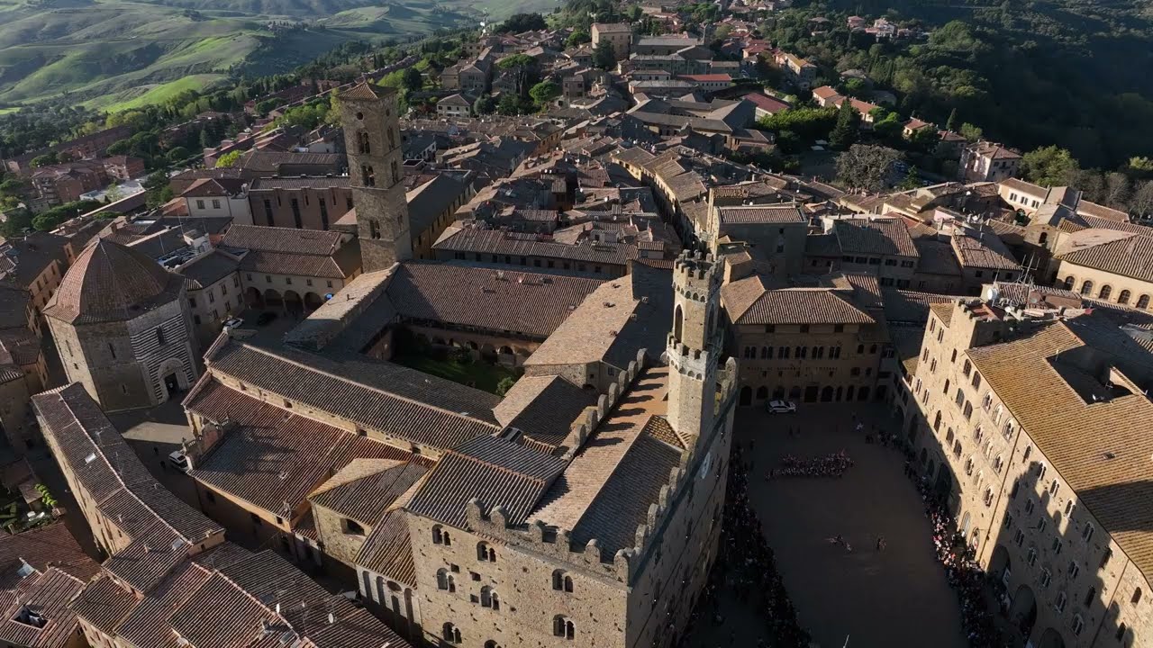 Volterra ( Pisa ) ...Cinematic Drone video 4 K ...Tuscany ...Città degli Etruschi ...DJI Mavic 3