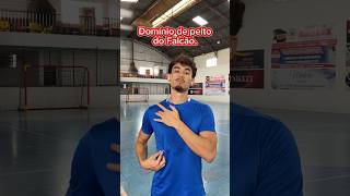 APRENDA A GRUDAR A BOLA NO PEITO COMO O FALCÃO. #tutorial #futsal #shorts