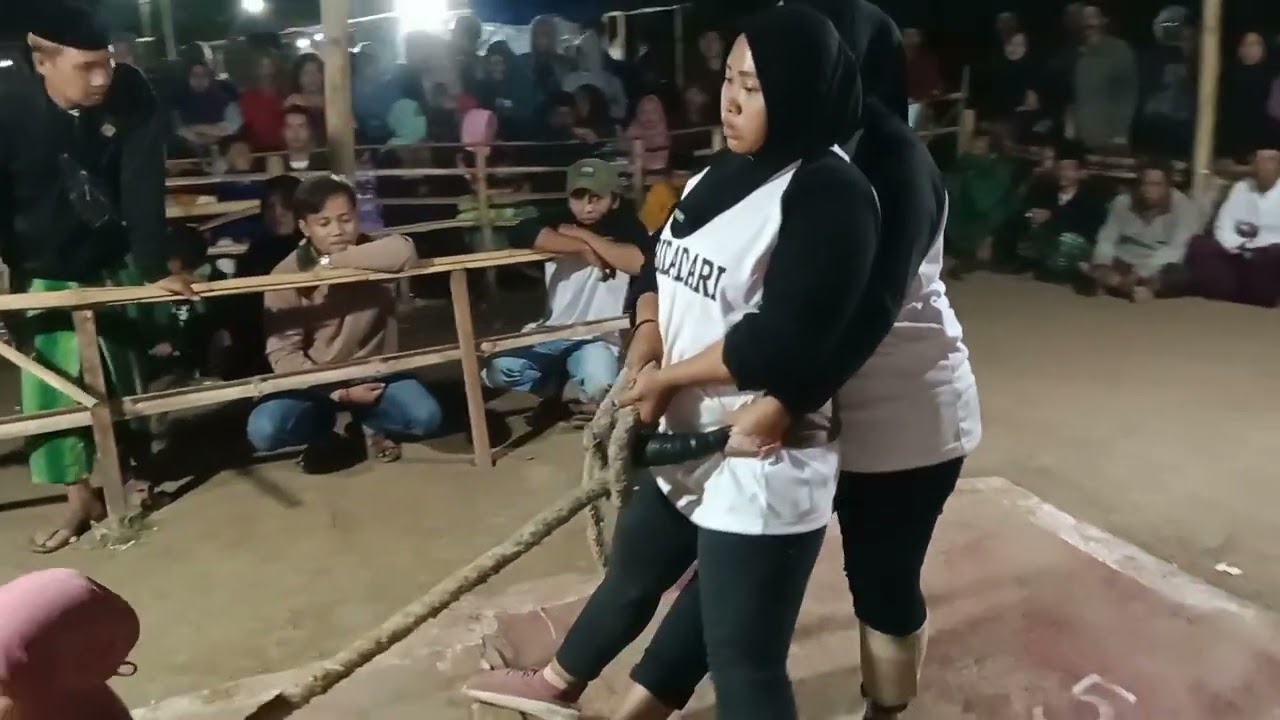 final. tarik tambang putri. perebutan juara satu.5 bidadari pedagangan🆚 ning gelis pedagangan