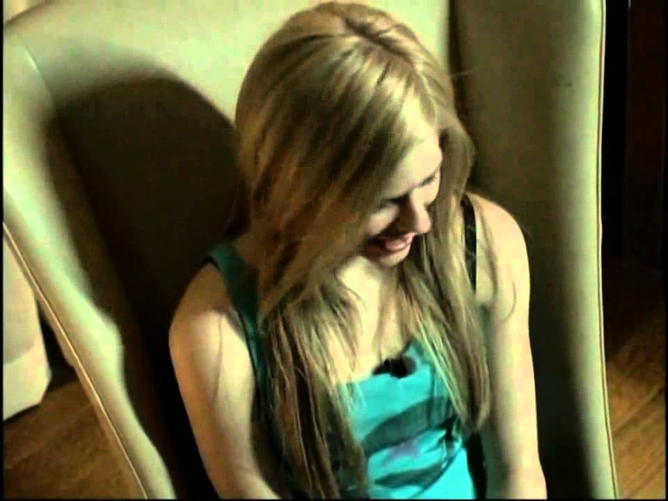 Avril Lavigne - Bonez Tour 2005 - Full Documentary HD - YouTube