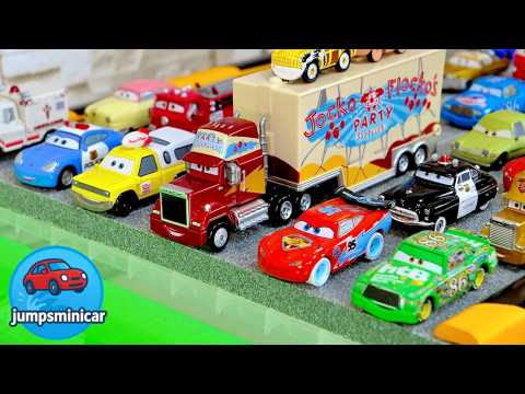 カーズトミカ ☆ たくさんのミニカーとグリーンのプールを使って坂道走行テスト♪