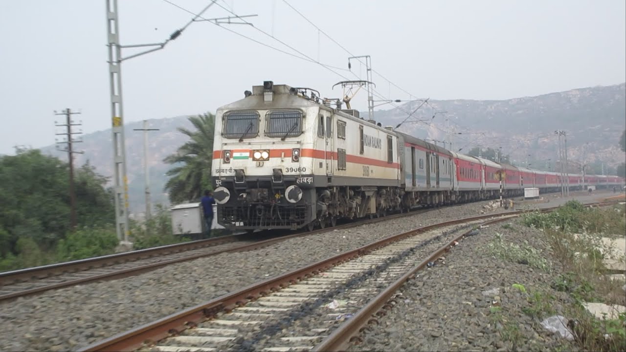 सुरंग से निकलकर जमालपुर की तरफ जाती अंग एक्सप्रेस | Anga Express ...