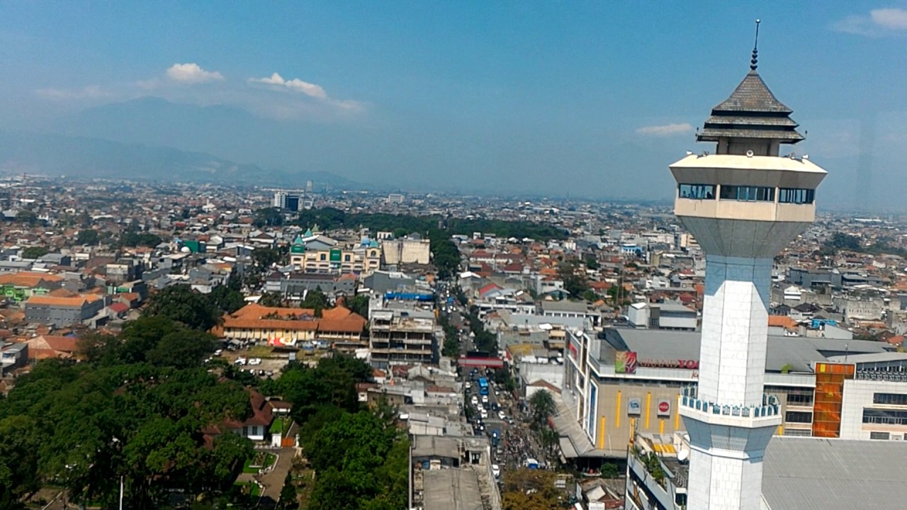  Pemandangan Kota Bandung  dari Menara Mesjid Agung Bandung  
