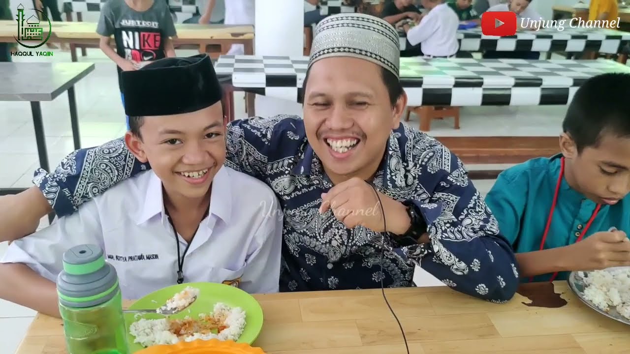 Jailin Santri Lagi Makan Siang
