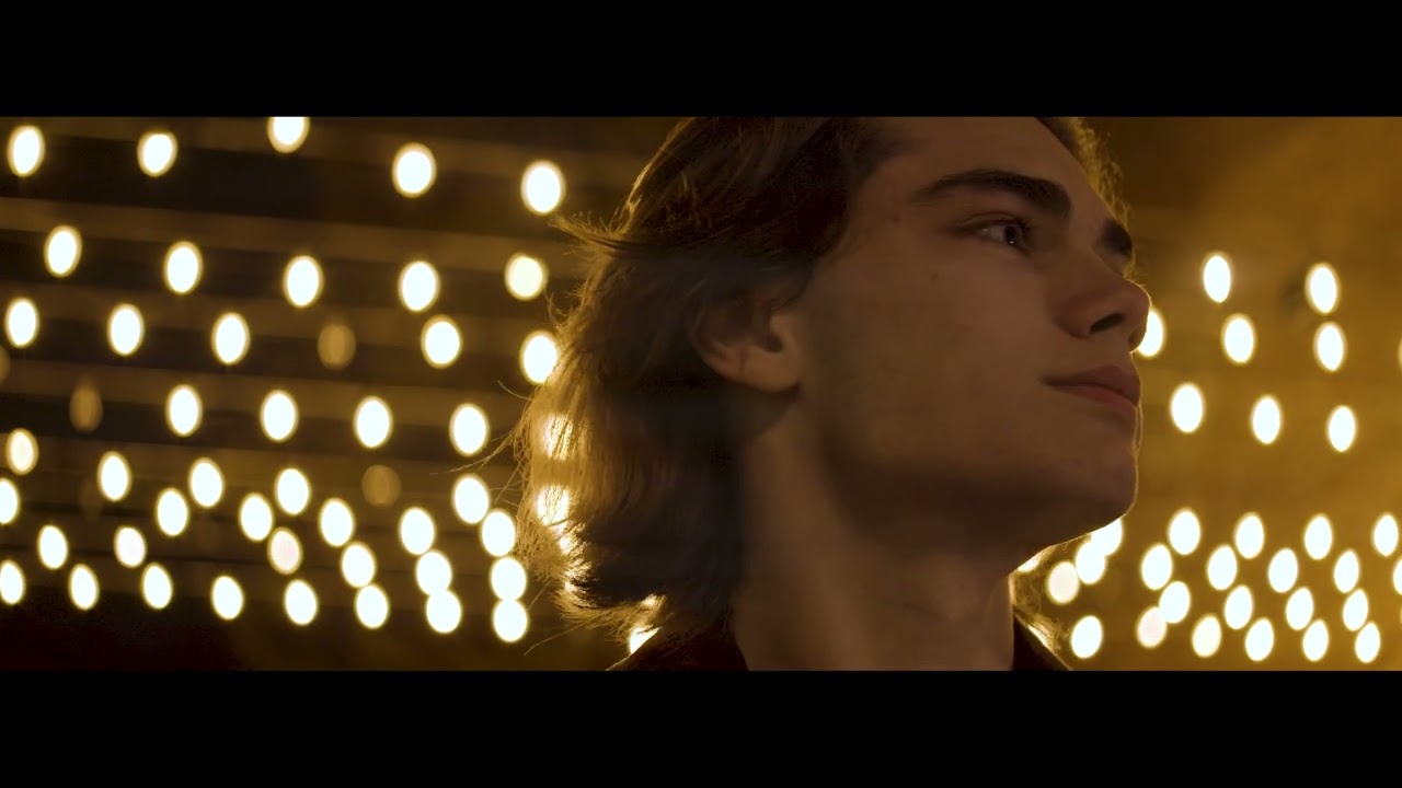 "Day Off" - Anamorphic