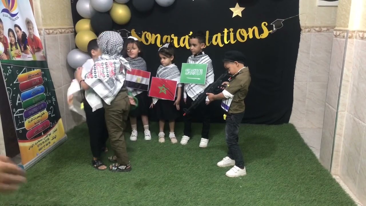 مسرحية صامتة الجزائر⁦🇩🇿⁩ دائما مع فلسطين⁦🇵🇸⁩ ظالمة أو مظلومة وتبقى فلسطين مدللة كل الجزائريين ⁦