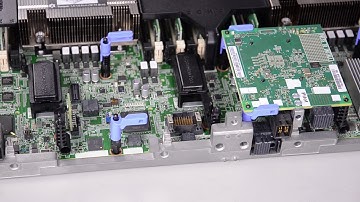 Lenovo ThinkSystem SN850 installing a fabric connector