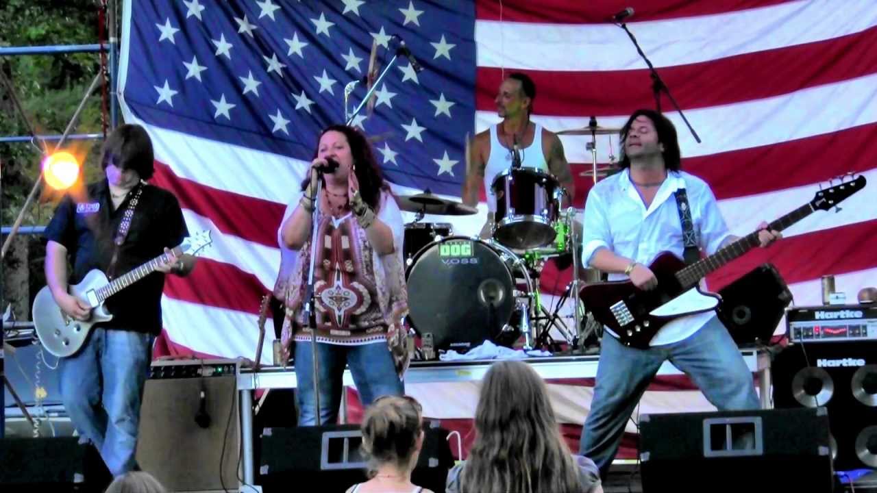 Sweet Suzi & Sugafixx - Wrong [2-cam]