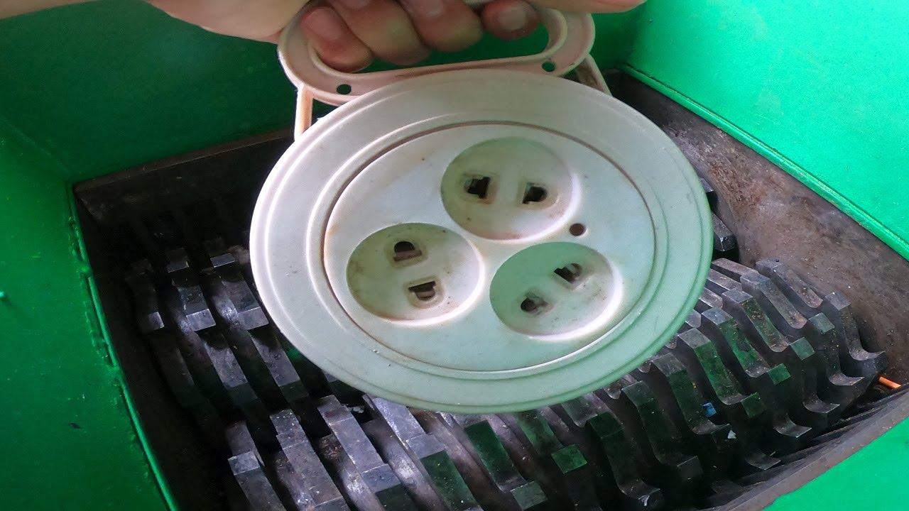AMAZING FAST SHREDDER MACHINE VS ROUND POWER OUTLET THE GREAT SOUND