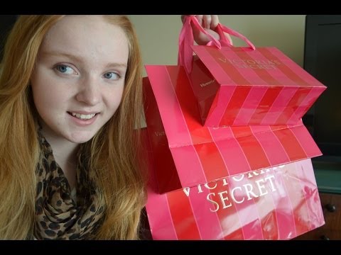 Video: Kvinnor Strimmar Ner Till Sina Underkläder För Att Protestera Utanför Victoria's Secret Store I London