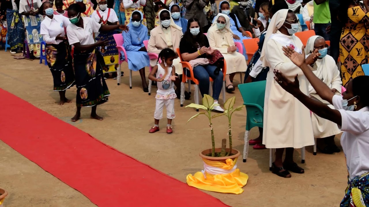 Bodas de ouro do padre  Gino: Canto  de Ação de graças.