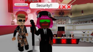 I hosted a talent show on ROBLOX (bad idea)