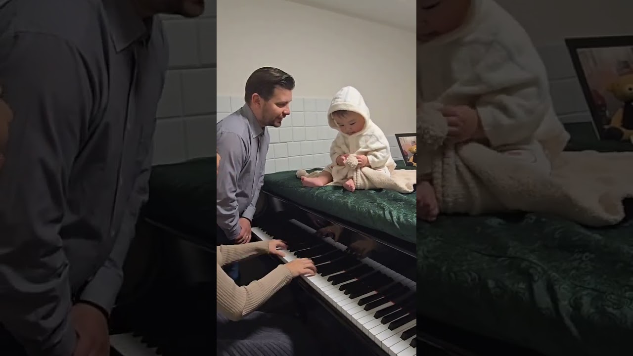 大好きなパパが歌う日本語の歌🇯🇵👶 listening to Daddy sing in Japanese#familytime #piano #music