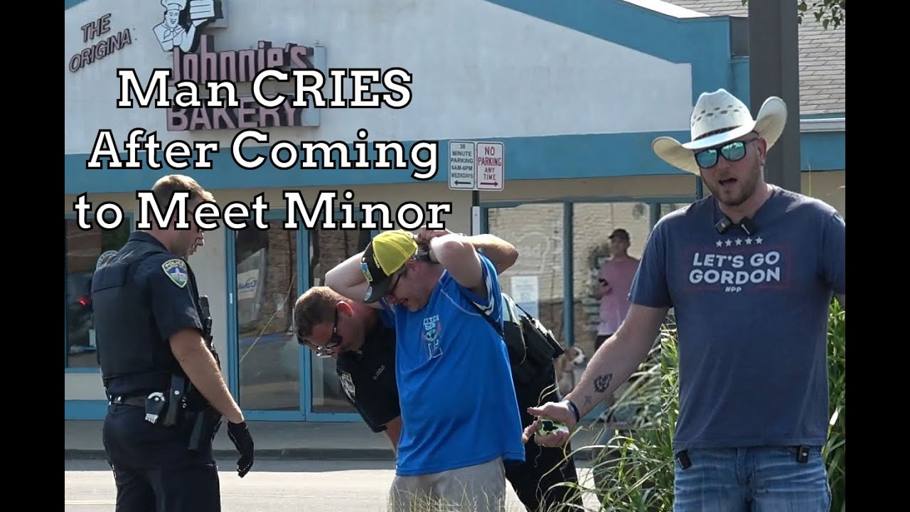 Приходит к подставной женщине, целует ее, а затем срывается.