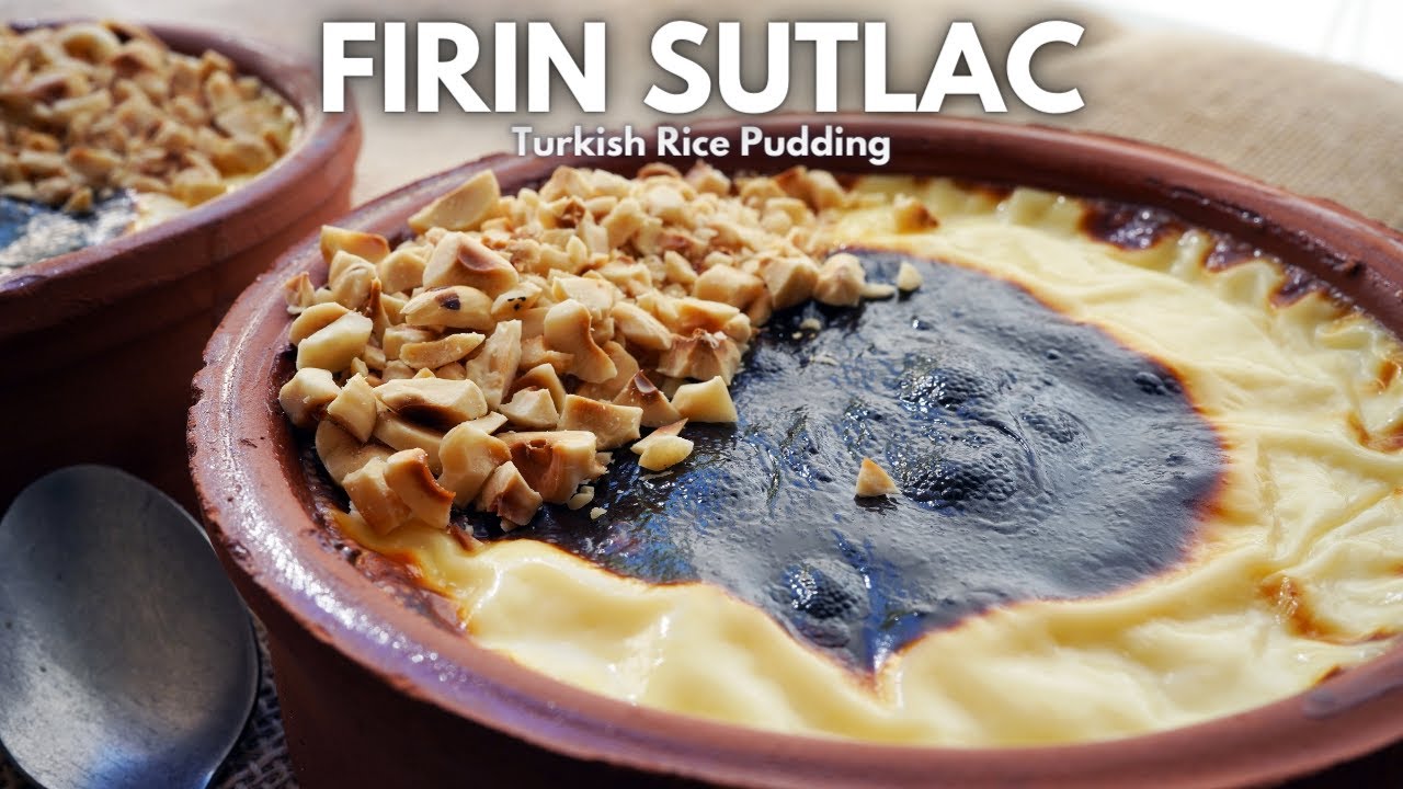 Fırın Sütlaç, Türkischer Gebackener Reispudding. Reis Pudding ist ein  Gericht aus Reis mit Wasser oder Milch und anderen Zutaten wie Zimt und ra  gemischt Stockfotografie - Alamy