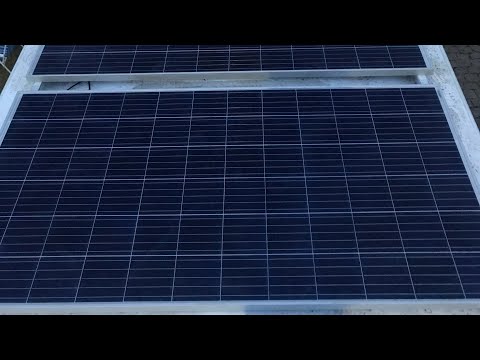 Vídeo: El principi de la bateria solar i el seu dispositiu