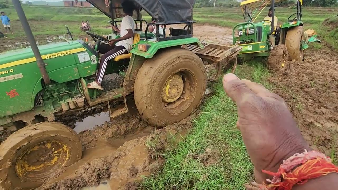🚜 John Deere 4x4 vs John🚜 Deere 2x4 tochan in khet 🚜💯🌿#farmequipment #view #kisan 