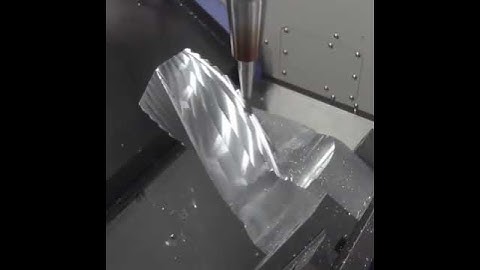 Centro de usinagem 5 eixos CNC