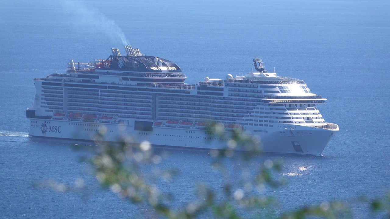 大型客船 ベリッシマ 真昼の高知 2024 10