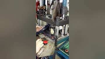 Semi-auto zipper injection molding machine