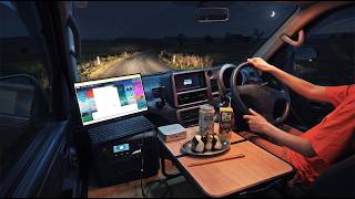 ゲーミング車中泊をする女