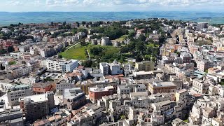 Qyteti 8000-vjeçar: Baci Zeqë prezanton bukuritë historike të Materës në Itali