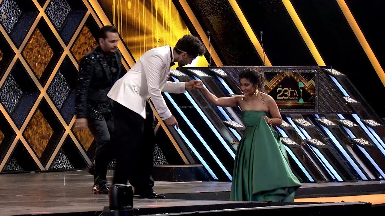 Confusion ho gaya.. Best Actress Award lene pahuch gayee Do Do Aditi Sharma | The ITA Awards