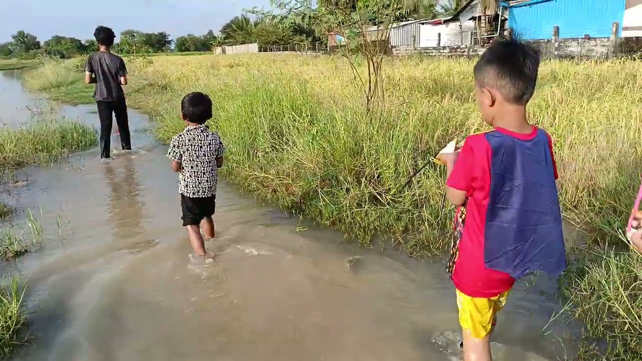 MAKING AND PLAYING A MINI BOAT AT COUNTRYSIDE 
