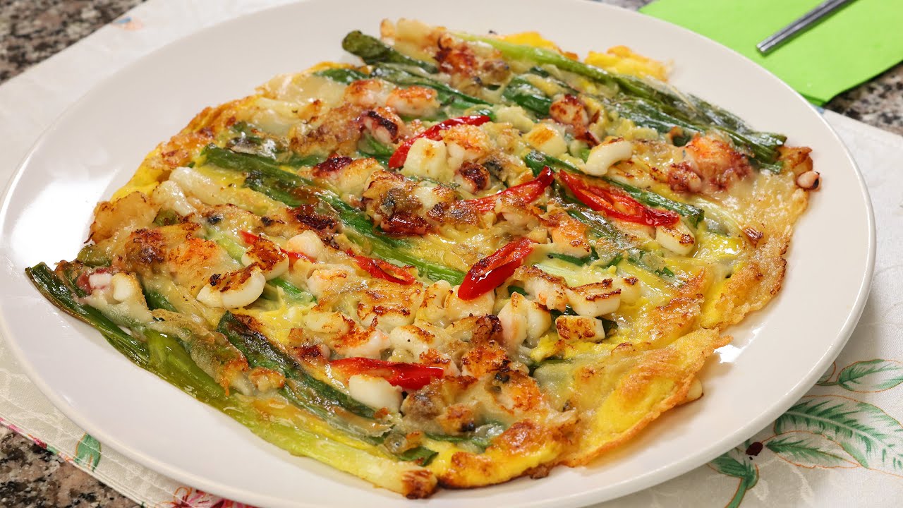 Haemul-pajeon (Green onion pancake with seafood: )