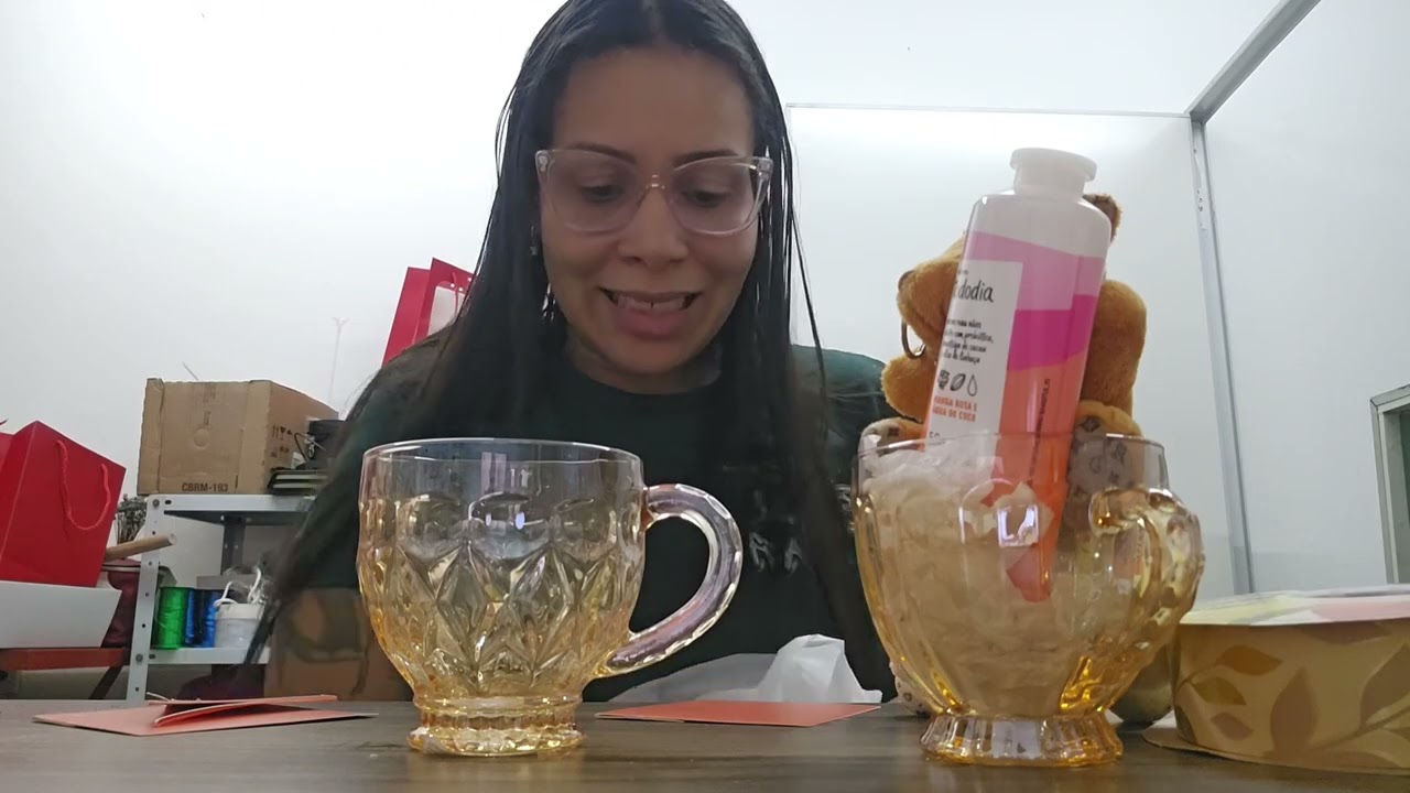 Kit com xicara e creme para mãos 