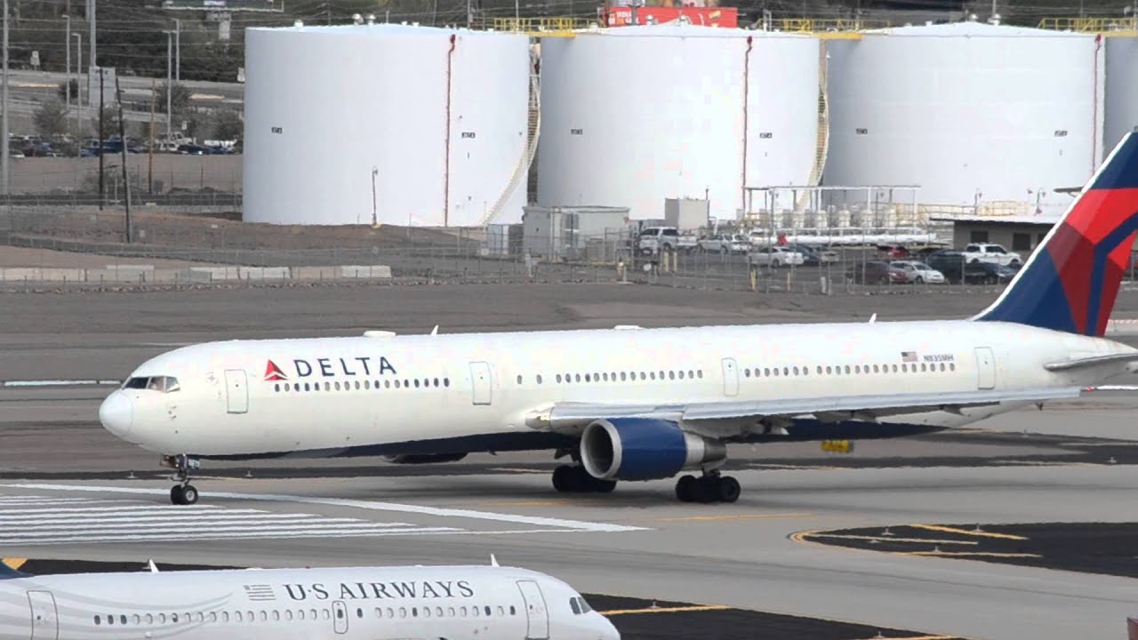 New England Patriots Charter Delta Airlines Boeing 767 400er N835mh Takeoff From Phx