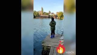 Рыбалка осенью Поймал трофейного ничего 