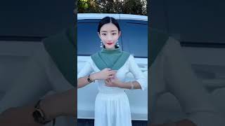 Dekolte Kapatıcı Boğazlı Yaka