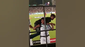Salute Kolkata Police Virat Kohli Fan Enter Ground To Meet Kohli Kolkata Eden Garden 