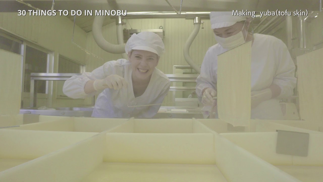 Making yuba （tofu skin）