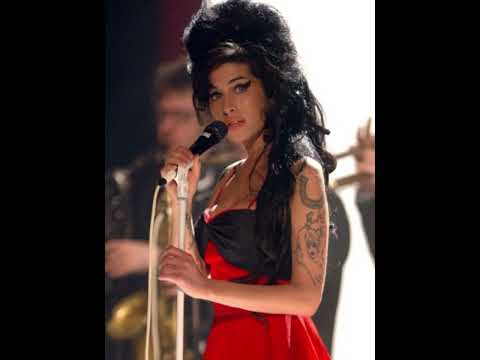 Amy Winehouse Concert Fashion Styles. Retro Rockabilly!