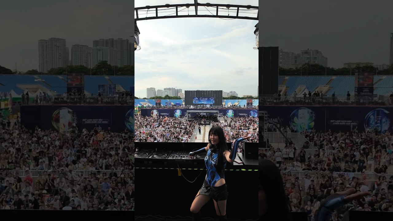 YOUNA at Watera Festival in Vietnam 🌊 Full live set video is coming soon !! 