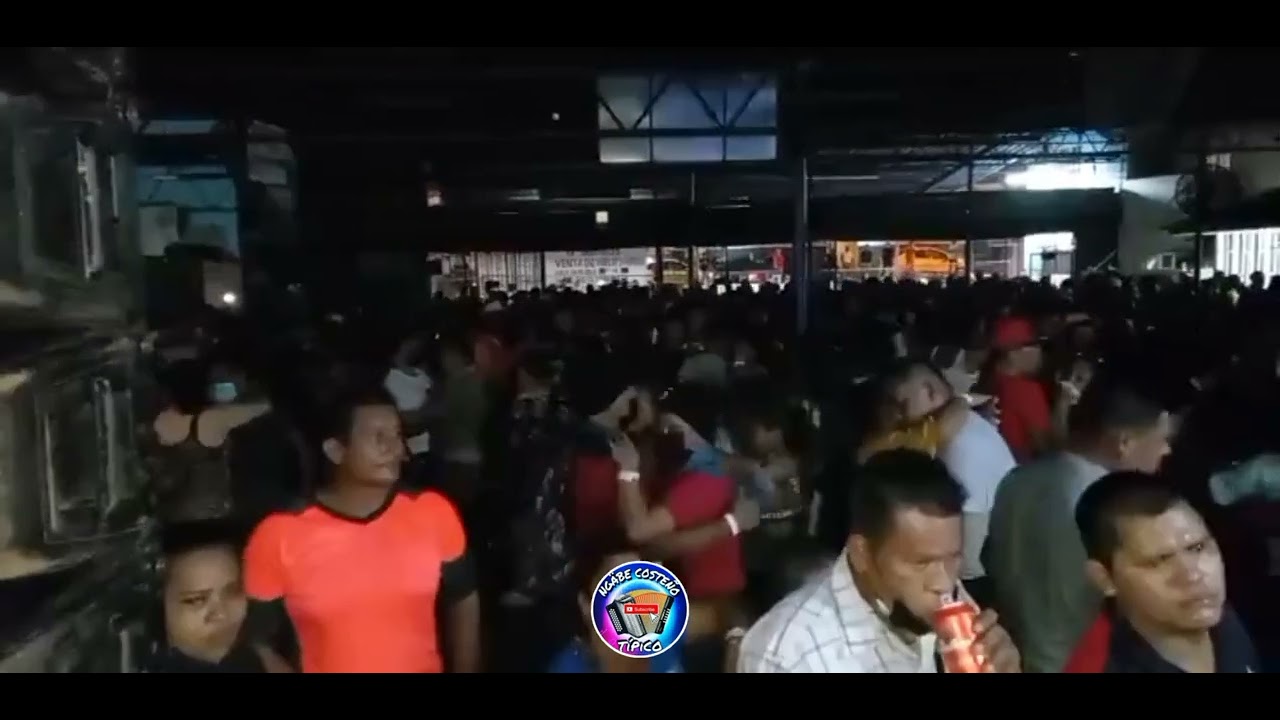 LESLY SANTAMARÍA/ COMO SERPIENTE VENENOSA