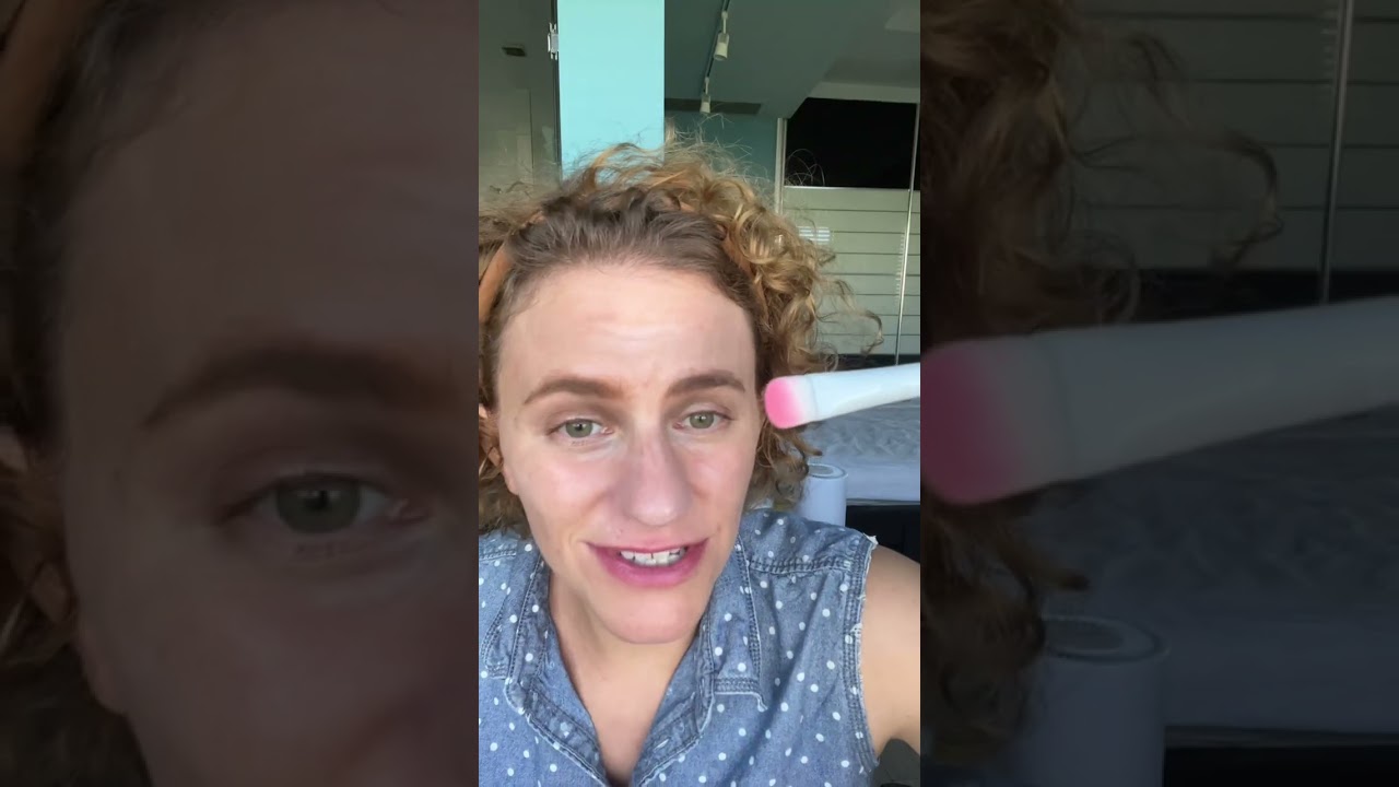 Small Eyeshadow brush by wet n wild - they thought about all