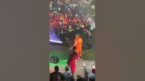 Vybz Kartel gets emotional singing 'Mama' with his mother on stage