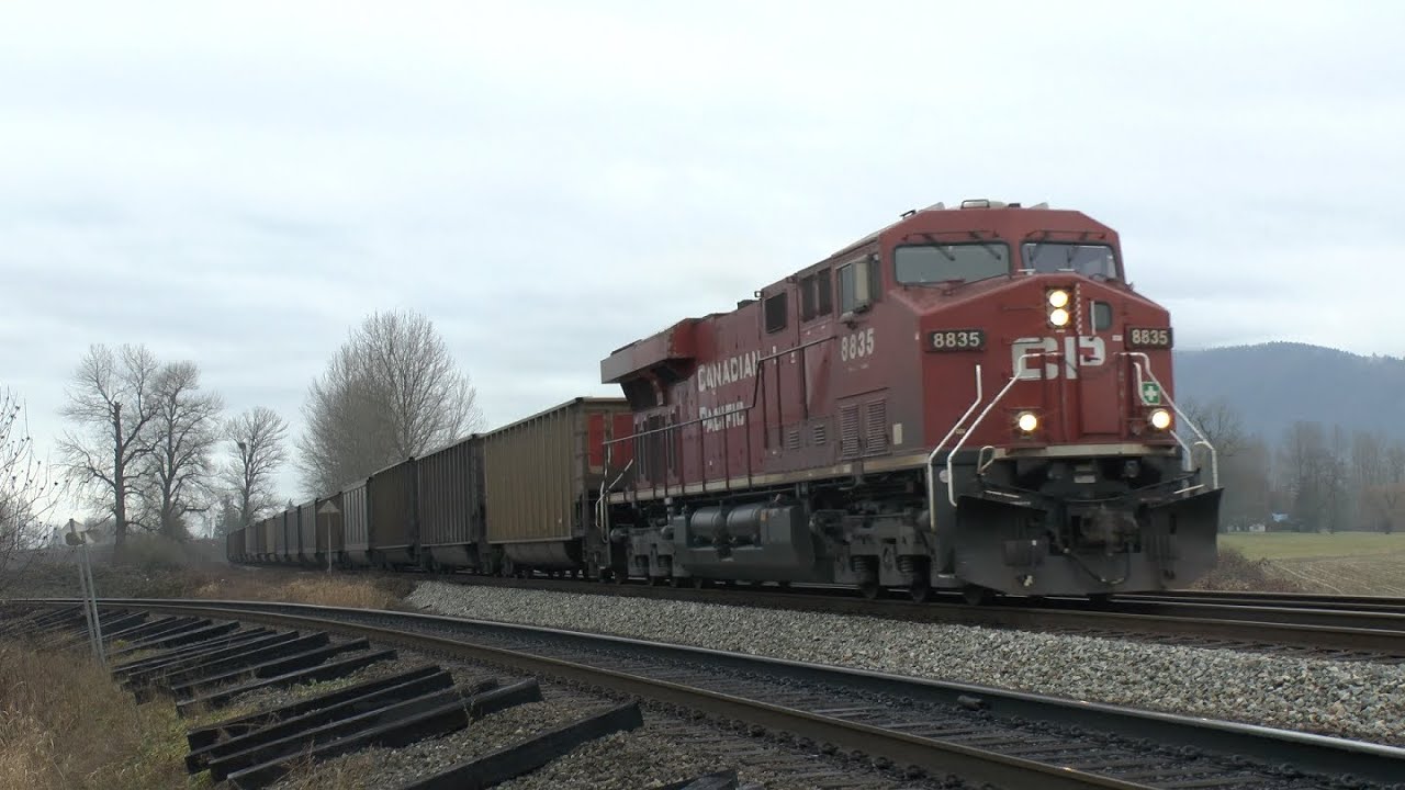 Lost Logo! CP 8835 at Matsqui + VIA #1 + Another (13-12-29)