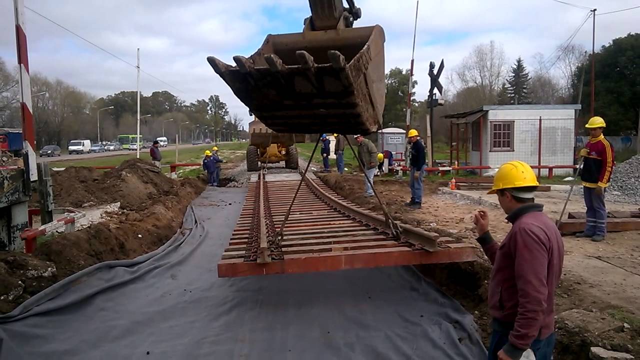 Completado de colocacion de vias nuevas en Paso a nivel - Sarmiento