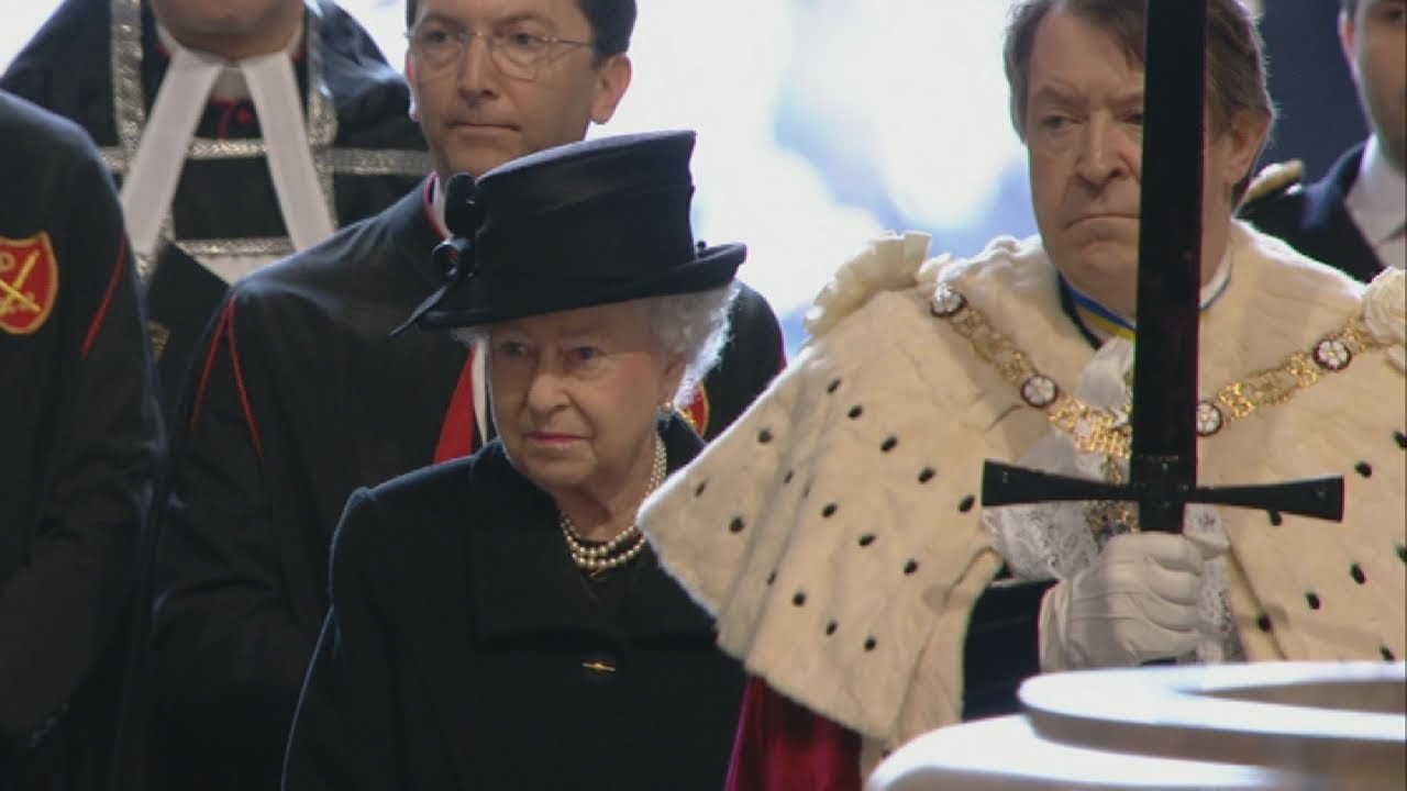 Queen arrives at Margaret Thatcher's funeral