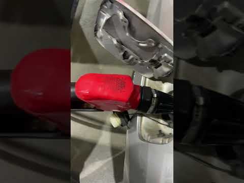 Vídeo: Costco tem posto de gasolina?