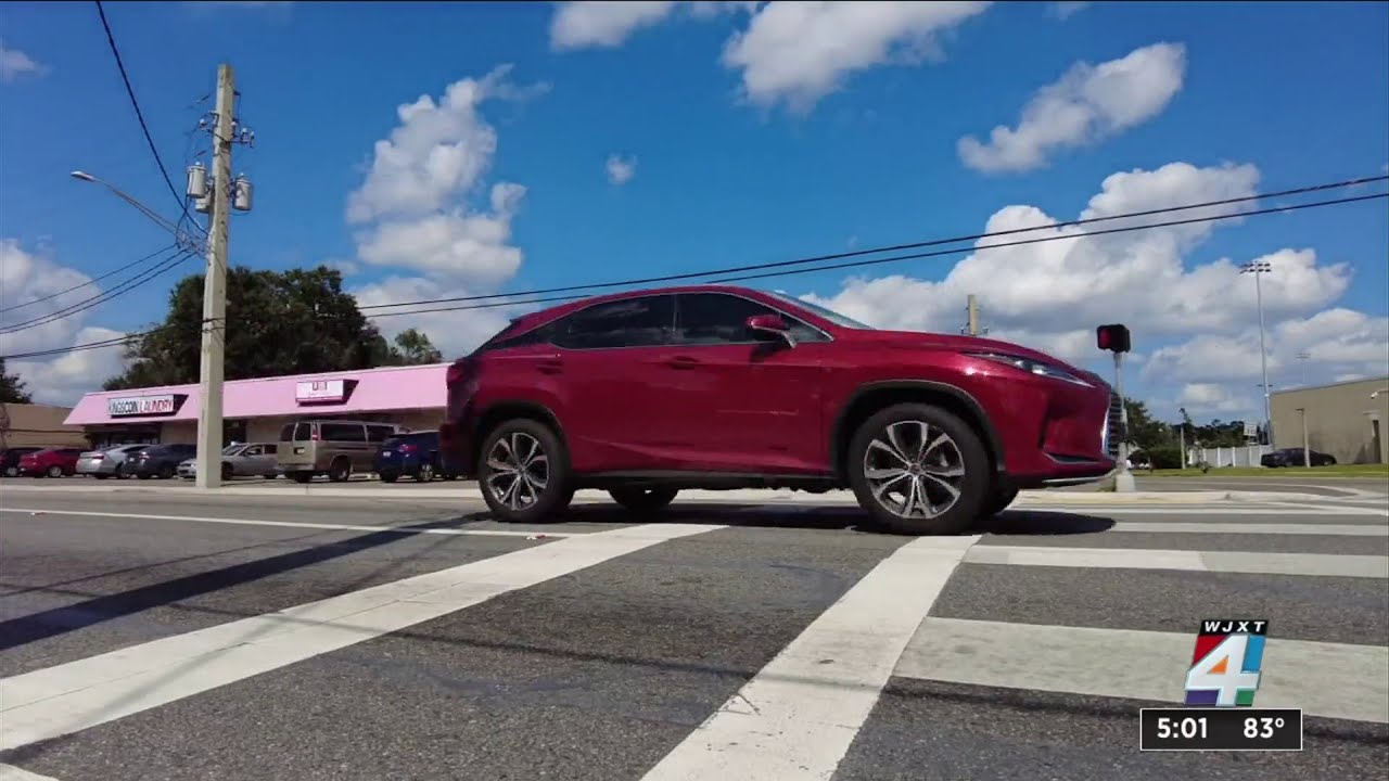 Woman hit by car, killed on Kings Road, police say