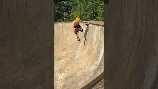 Hand plant 180 on the 9ft in rollerskates #rollerskating #skate #handplant