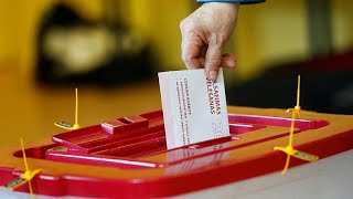 Pendientes de prorrusos y populistas en las elecciones en Letonia
