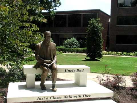 Uncle Bud statue unveiling at Harding University, July 31, 2010